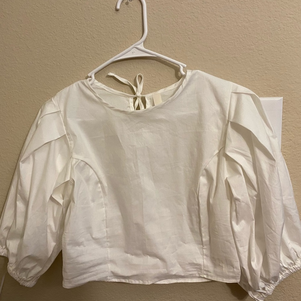 NWT FOREVER 21 Puff-Sleeve White Cropped Blouse